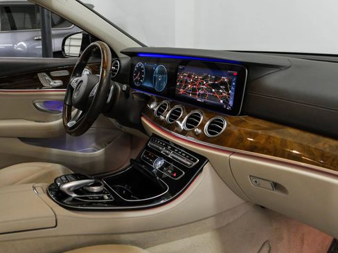 Used 2018 Mercedes-Benz E 400 4MATIC Wagon w/ Premium 2 Package image 23