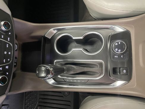 Used 2020 Chevrolet Traverse LT w/ LT Premium Package image 17