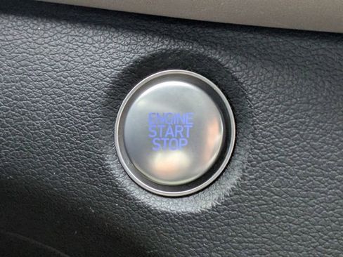 Used 2019 Hyundai Santa Fe SEL image 25