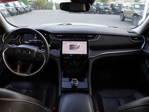 Used 2023 Jeep Grand Cherokee Limited image 22