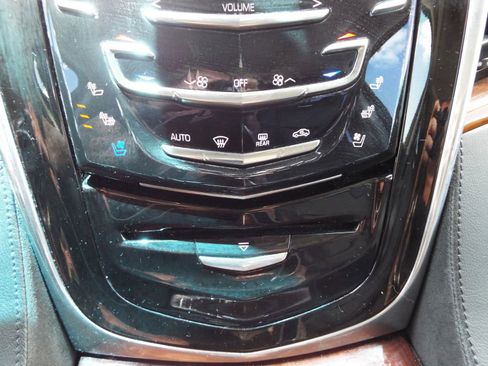 Used 2017 Cadillac Escalade Premium Luxury w/ LPO, Radiant Package image 20