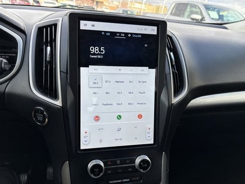 Used 2021 Ford Edge SE image 17