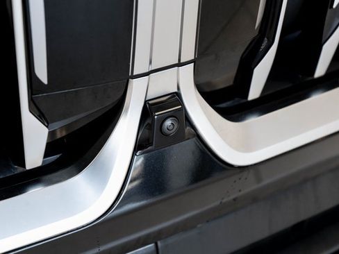 Used 2024 BMW X1 xDrive28i w/ Technology Package image 8