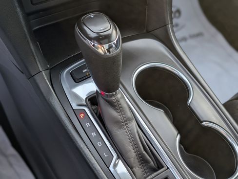 Used 2021 Chevrolet Equinox LT image 24