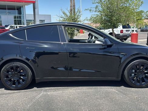 Used 2023 Tesla Model Y Long Range AWD/4WD image 9