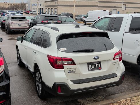 Used 2019 Subaru Outback 3.6R Touring image 3