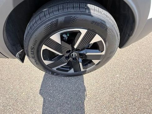 Used 2025 Nissan Kicks SV AWD/4WD image 18