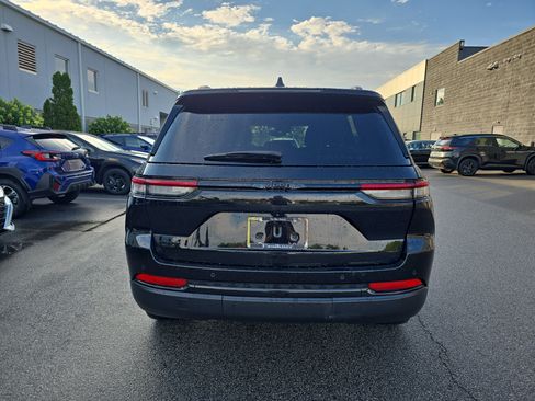 Used 2023 Jeep Grand Cherokee Altitude AWD/4WD image 11