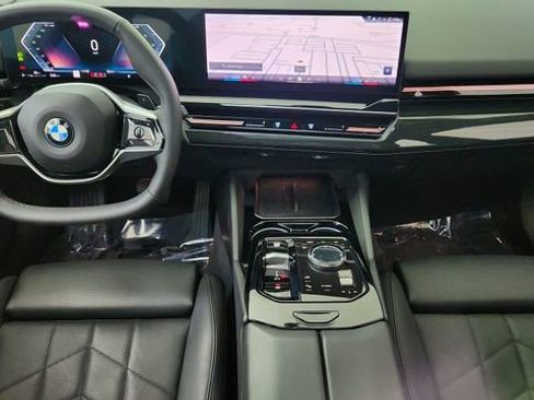 Used 2024 BMW 530i image 35