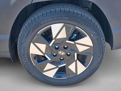 Used 2025 Hyundai Kona SEL FWD image 9