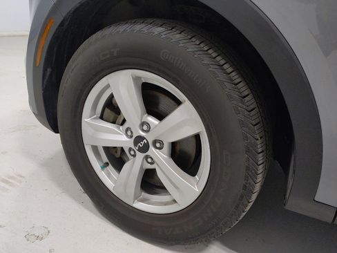 Used 2023 Kia Sorento LX image 31