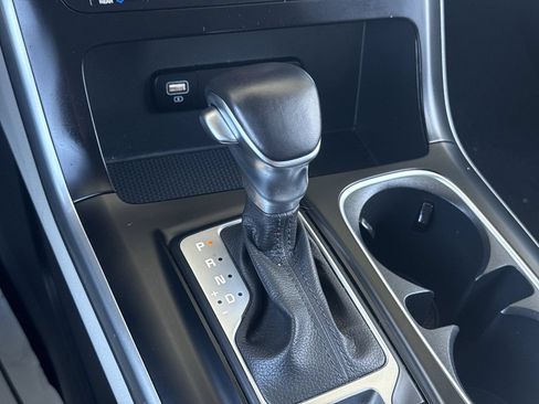 Used 2022 Kia Carnival LX FWD image 14
