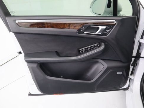 Used 2022 Porsche Macan S image 25