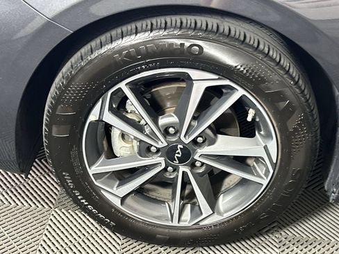 Used 2024 Kia Forte LXS w/ LXS Technology Package FWD image 9