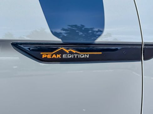 Used 2024 Volkswagen Atlas Peak Edition SEL AWD/4WD image 40