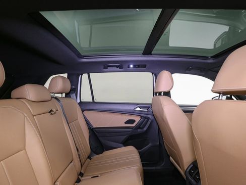 Certified 2023 Volkswagen Tiguan SE R-Line image 25