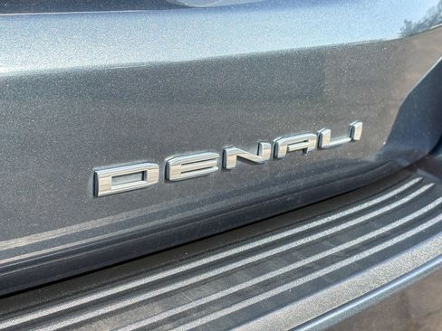Used 2021 GMC Yukon Denali w/ Denali Premium Package AWD/4WD image 13