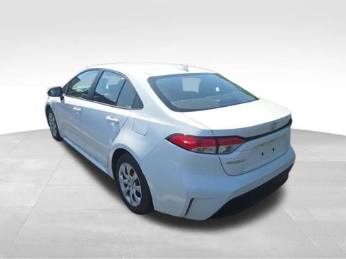 Used 2025 Toyota Corolla LE FWD image 4