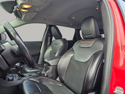 Used 2019 Jeep Cherokee Trailhawk w/ Comfort/Convenience Group image 21