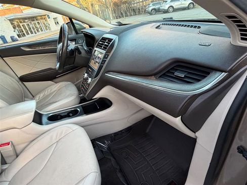 Used 2018 Lincoln MKC Reserve w/ Lincoln MKC Climate Package image 32