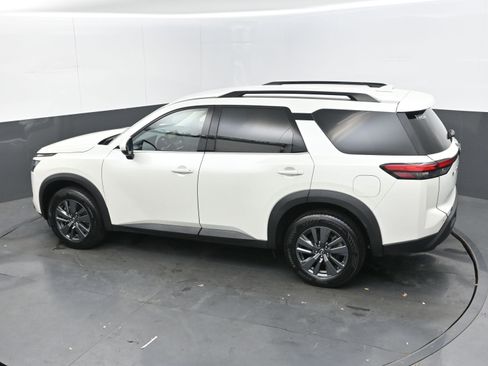 Used 2024 Nissan Pathfinder SV image 36