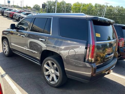 Used 2016 Cadillac Escalade Premium RWD image 4