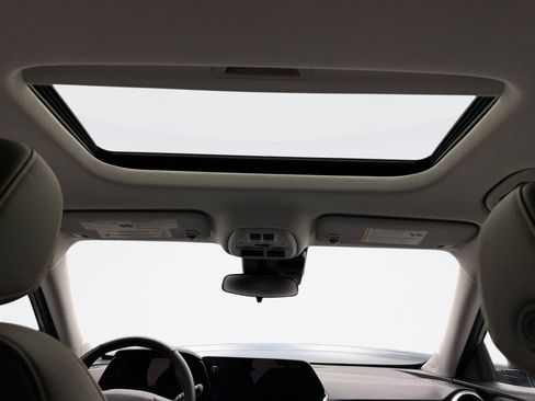 Used 2024 Chevrolet Trax ACTIV w/ Sunroof Package FWD image 18