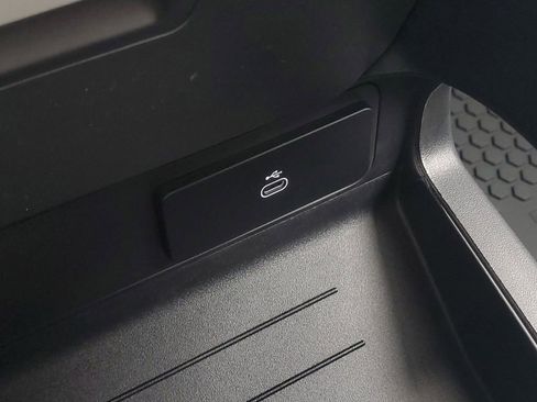 New 2026 Land Rover Defender 110 S image 25