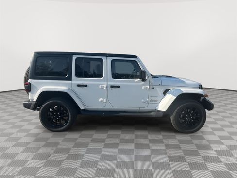 Used 2023 Jeep Wrangler Unlimited Sahara w/ Cold Weather Group AWD/4WD image 6