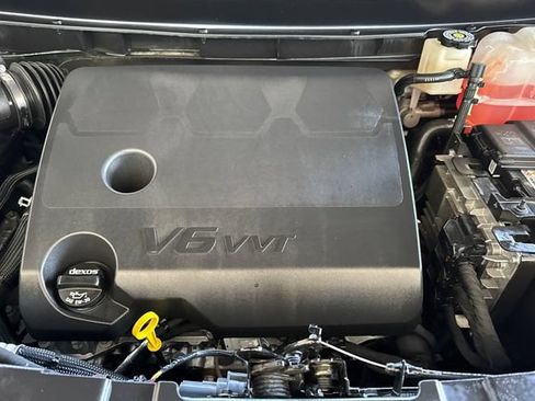 Used 2023 Chevrolet Traverse LT w/ LPO, Floor Liner Package AWD/4WD image 55