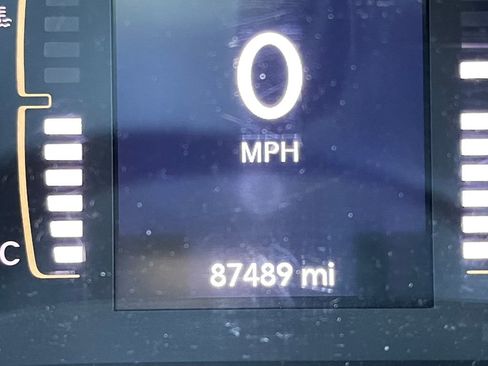 Used 2019 Jeep Cherokee Latitude Plus w/ Cold Weather Group image 13