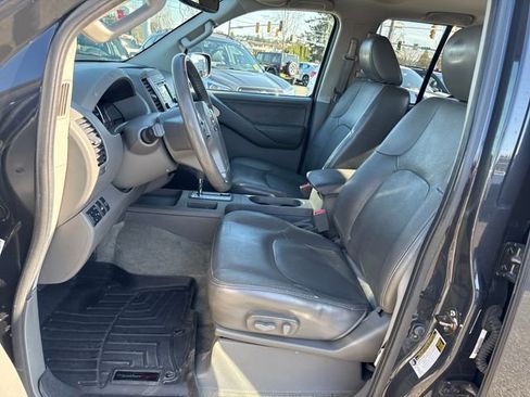 Used 2014 Nissan Frontier SL w/ SL Moonroof Package image 16