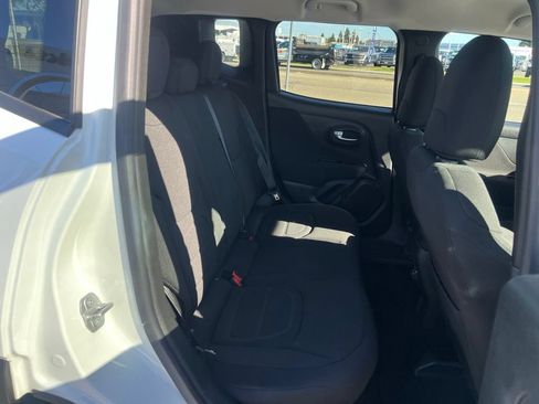 Used 2021 Jeep Renegade Latitude AWD/4WD image 37