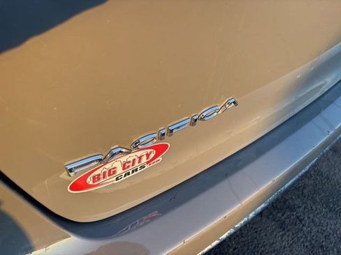 Used 2022 Chrysler Pacifica Touring-L image 46