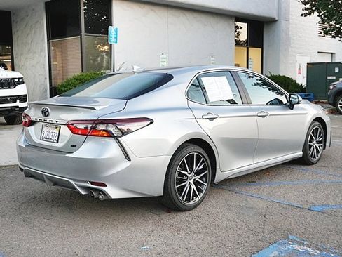 Used 2024 Toyota Camry SE image 8