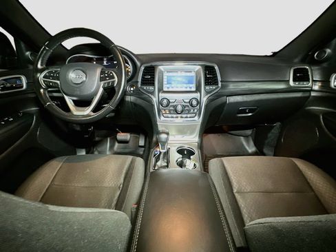 Used 2021 Jeep Grand Cherokee Laredo AWD/4WD image 9