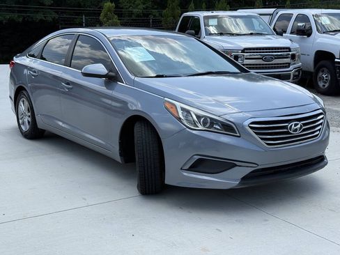 Used 2017 Hyundai Sonata SE FWD image 4