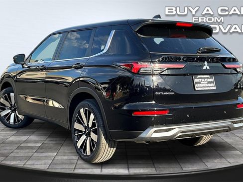 New 2025 Mitsubishi Outlander SE image 3