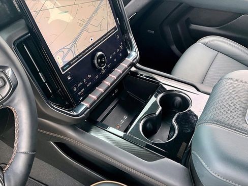 Used 2025 GMC Yukon XL AT4 w/ AT4 Premium Package image 14