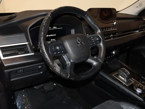 Used 2022 Mitsubishi Outlander SE image 38