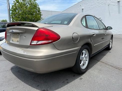 Used 2004 Ford Taurus SE FWD image 4