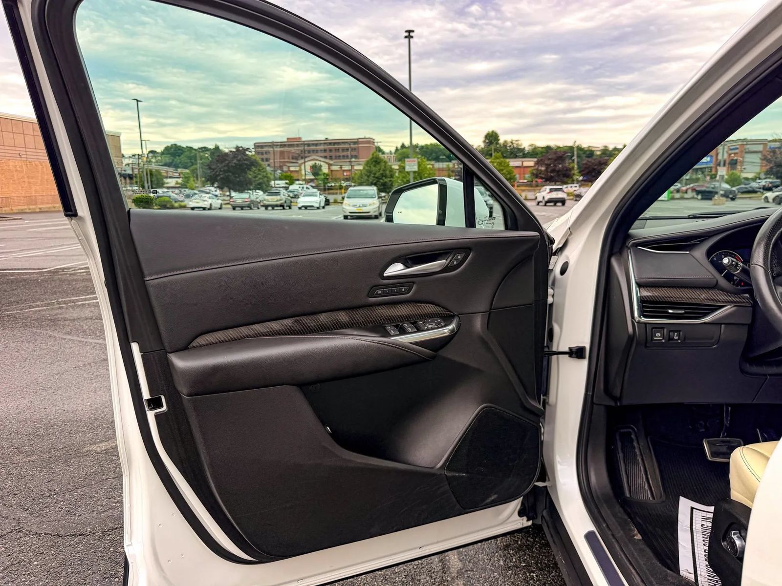 Used 2023 Cadillac XT4 Sport AWD/4WD image 10