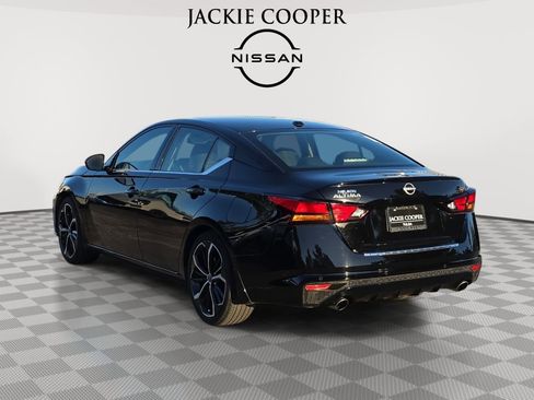 Certified 2023 Nissan Altima 2.5 SR w/ SR Premium Package FWD image 7