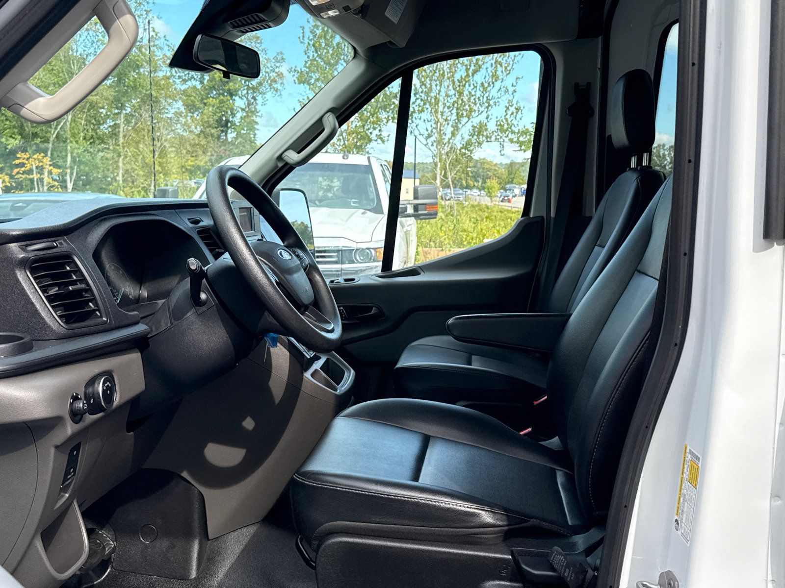 Used 2024 Ford Transit 250 148 Medium Roof RWD image 4