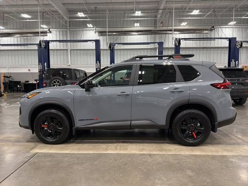 Used 2025 Nissan Rogue SV w/ Rock Creek Premium Package image 4