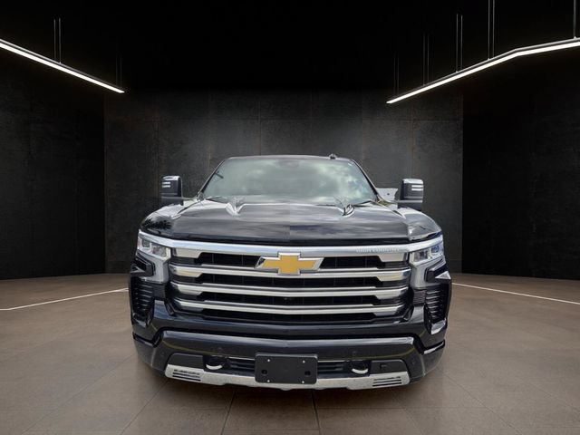 Used 2025 Chevrolet Silverado 1500 High Country w/ Technology Package AWD/4WD image 2