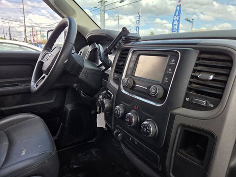 Used 2019 RAM 1500 Tradesman w/ Chrome Appearance Group RWD image 11