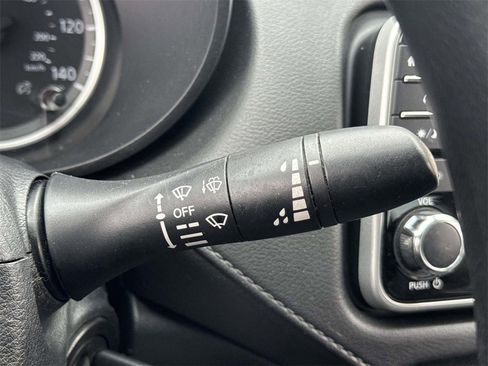 Used 2022 Nissan Versa S image 24