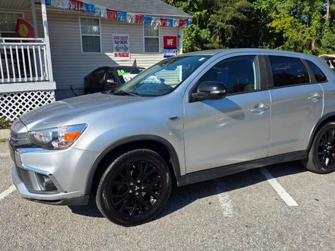 Used 2018 Mitsubishi Outlander Sport LE image 2