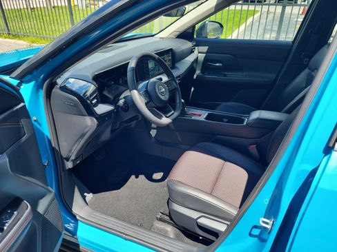 Certified 2025 Nissan Kicks SR AWD/4WD image 11
